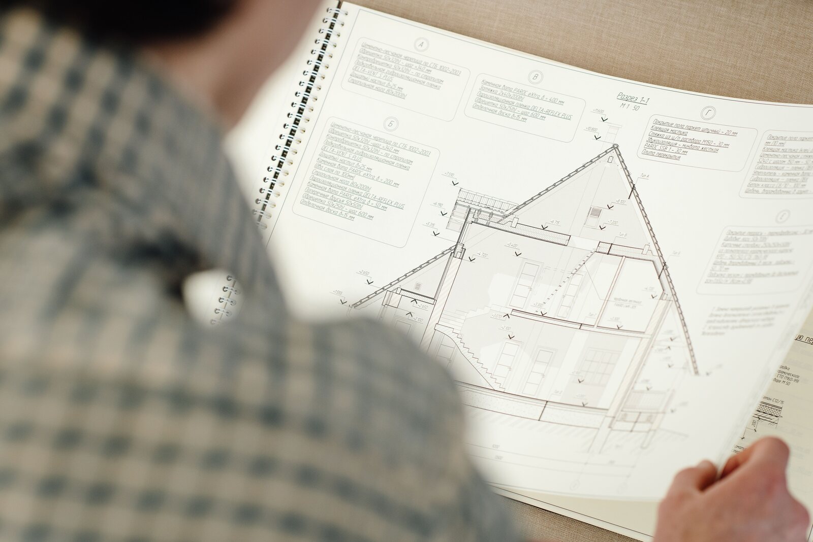 Verifica della planimetria e della documentazione di un immobile prima dell’acquisto
